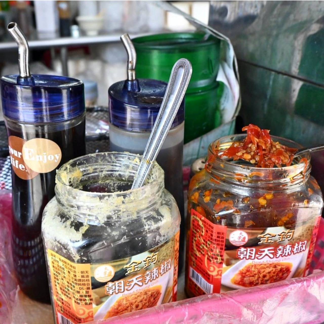 嘉義太保市銅板美食推薦｜幸福麵館｜必吃獨家秘醬滷味，滷肉飯、板條、比臉大雞排、肝連湯，暖心暖胃一試成主顧，嘉義宵夜小吃人氣愛店！