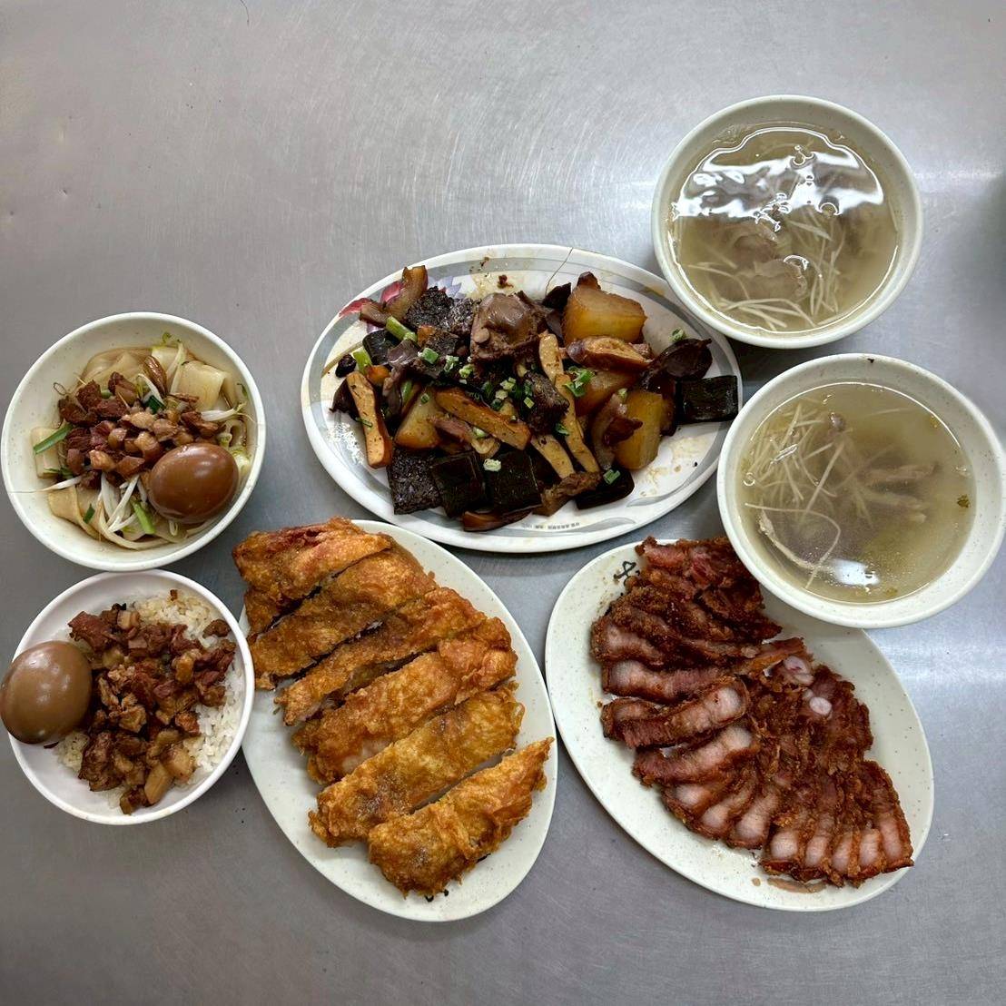 嘉義太保市銅板美食推薦｜幸福麵館｜必吃獨家秘醬滷味，滷肉飯、板條、比臉大雞排、肝連湯，暖心暖胃一試成主顧，嘉義宵夜小吃人氣愛店！