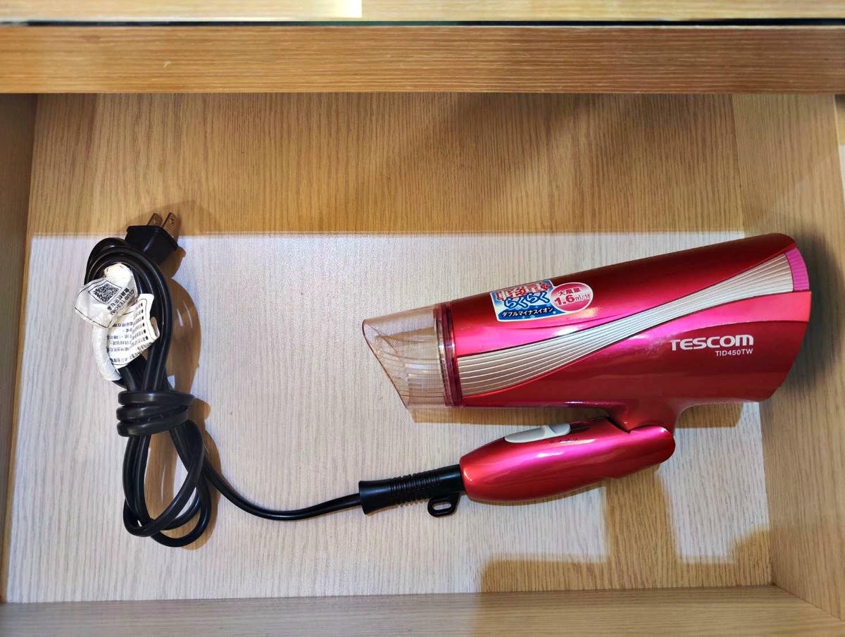 南投埔里住宿推薦｜承萬尊爵渡假酒店｜雲霧蒸騰山景環繞，豪華四人房一泊一食，埔里唯一星光池畔親子飯店入住心得！