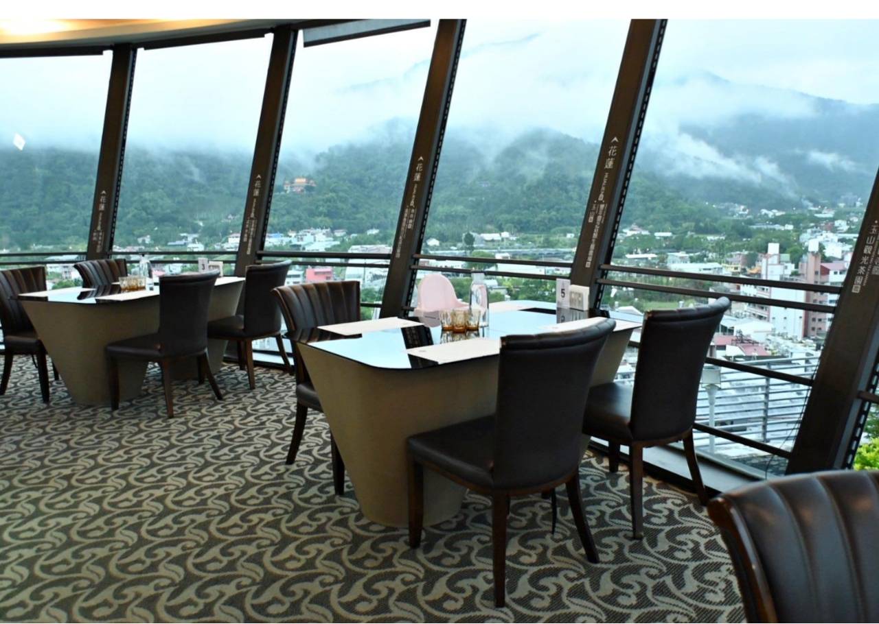 南投埔里住宿推薦｜承萬尊爵渡假酒店｜雲霧蒸騰山景環繞，豪華四人房一泊一食，埔里唯一星光池畔親子飯店入住心得！