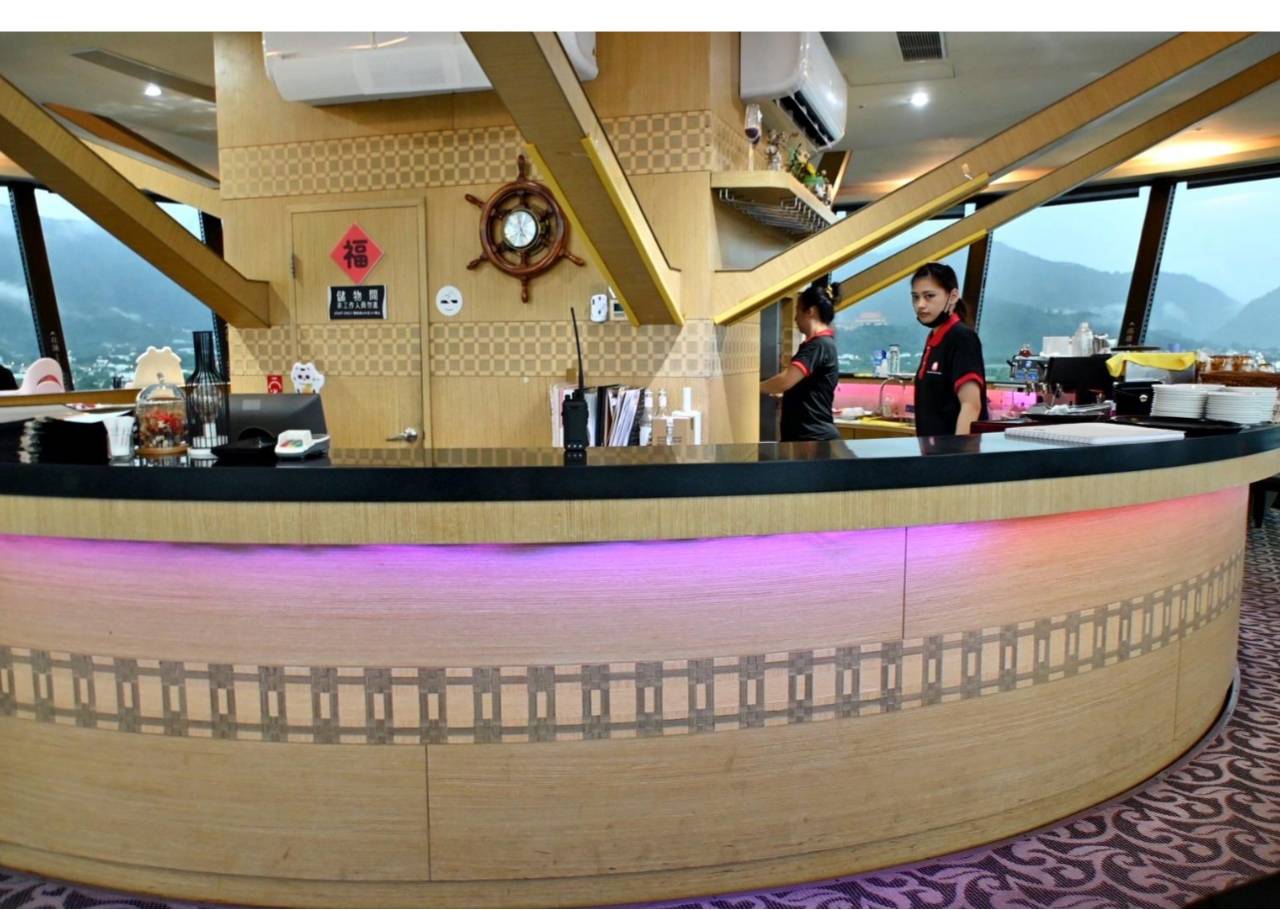 南投埔里住宿推薦｜承萬尊爵渡假酒店｜雲霧蒸騰山景環繞，豪華四人房一泊一食，埔里唯一星光池畔親子飯店入住心得！