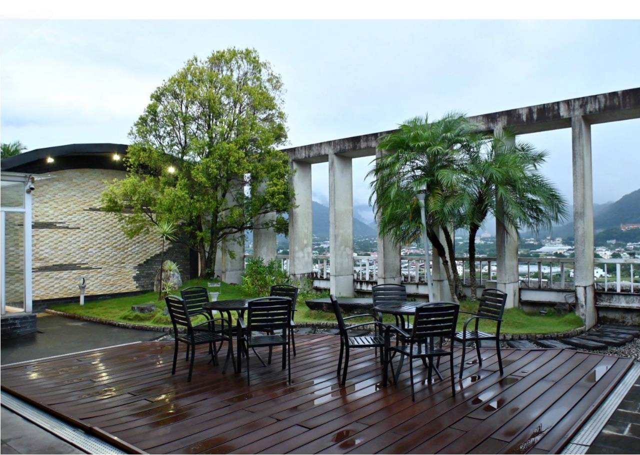 南投埔里住宿推薦｜承萬尊爵渡假酒店｜雲霧蒸騰山景環繞，豪華四人房一泊一食，埔里唯一星光池畔親子飯店入住心得！