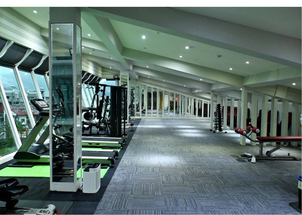 南投埔里住宿推薦｜承萬尊爵渡假酒店｜雲霧蒸騰山景環繞，豪華四人房一泊一食，埔里唯一星光池畔親子飯店入住心得！