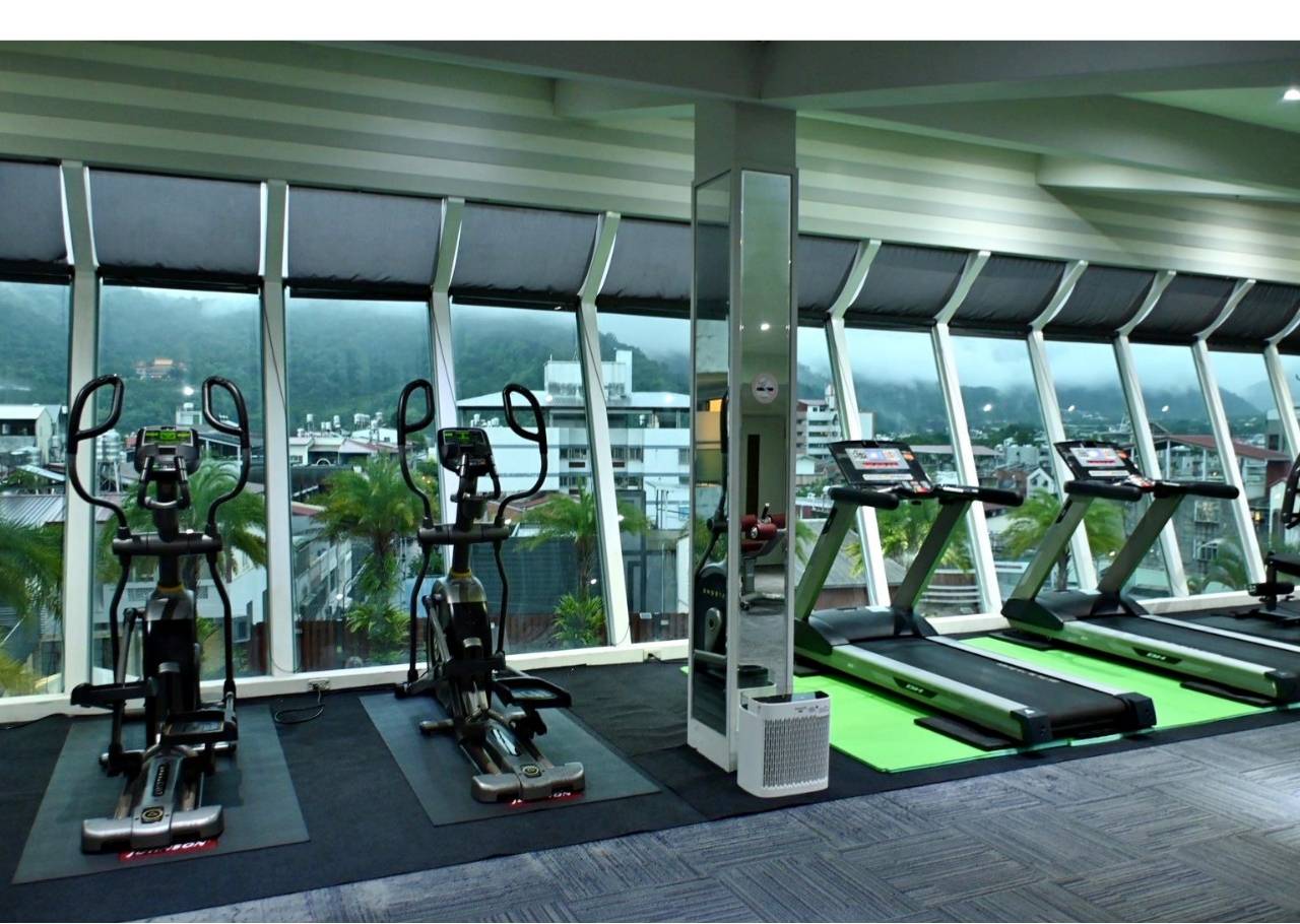 南投埔里住宿推薦｜承萬尊爵渡假酒店｜雲霧蒸騰山景環繞，豪華四人房一泊一食，埔里唯一星光池畔親子飯店入住心得！