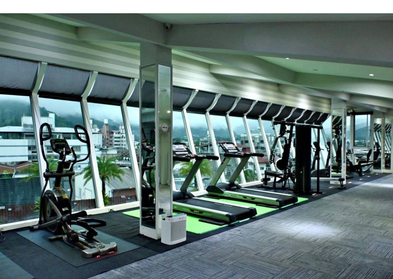 南投埔里住宿推薦｜承萬尊爵渡假酒店｜雲霧蒸騰山景環繞，豪華四人房一泊一食，埔里唯一星光池畔親子飯店入住心得！