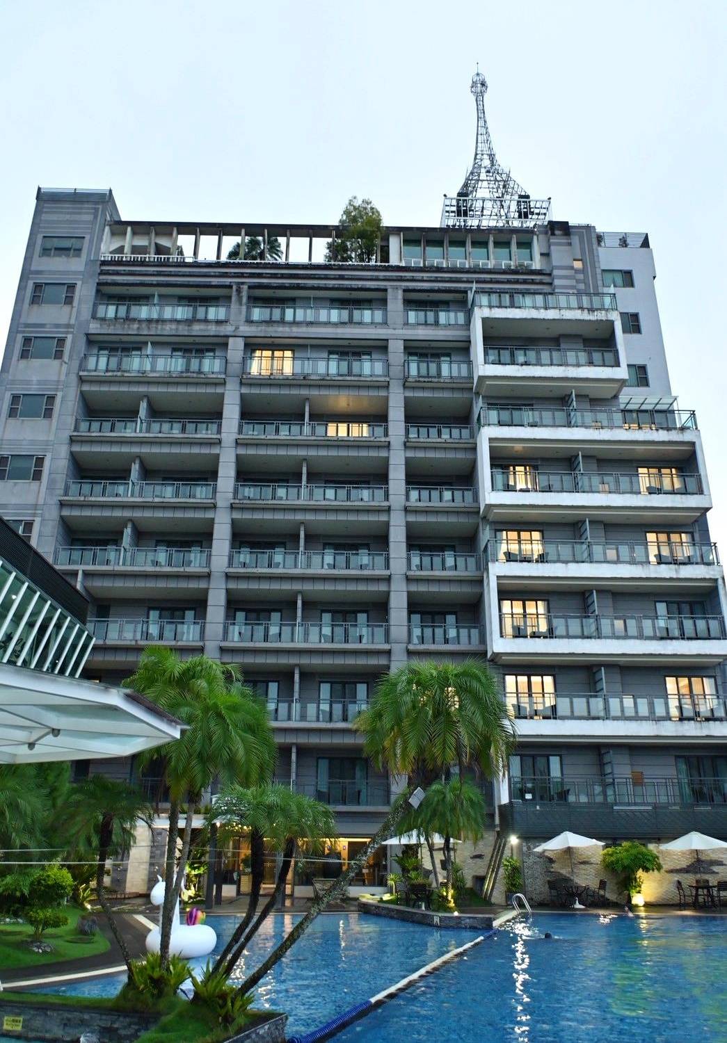 南投埔里住宿推薦｜承萬尊爵渡假酒店｜雲霧蒸騰山景環繞，豪華四人房一泊一食，埔里唯一星光池畔親子飯店入住心得！