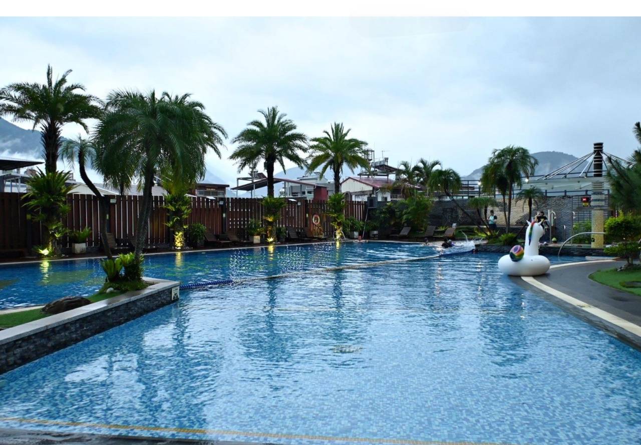 南投埔里住宿推薦｜承萬尊爵渡假酒店｜雲霧蒸騰山景環繞，豪華四人房一泊一食，埔里唯一星光池畔親子飯店入住心得！