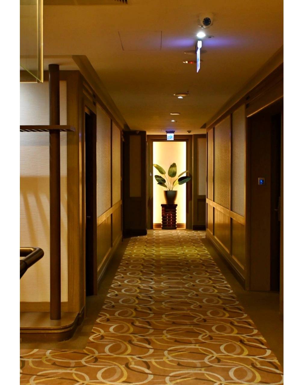 南投埔里住宿推薦｜承萬尊爵渡假酒店｜雲霧蒸騰山景環繞，豪華四人房一泊一食，埔里唯一星光池畔親子飯店入住心得！