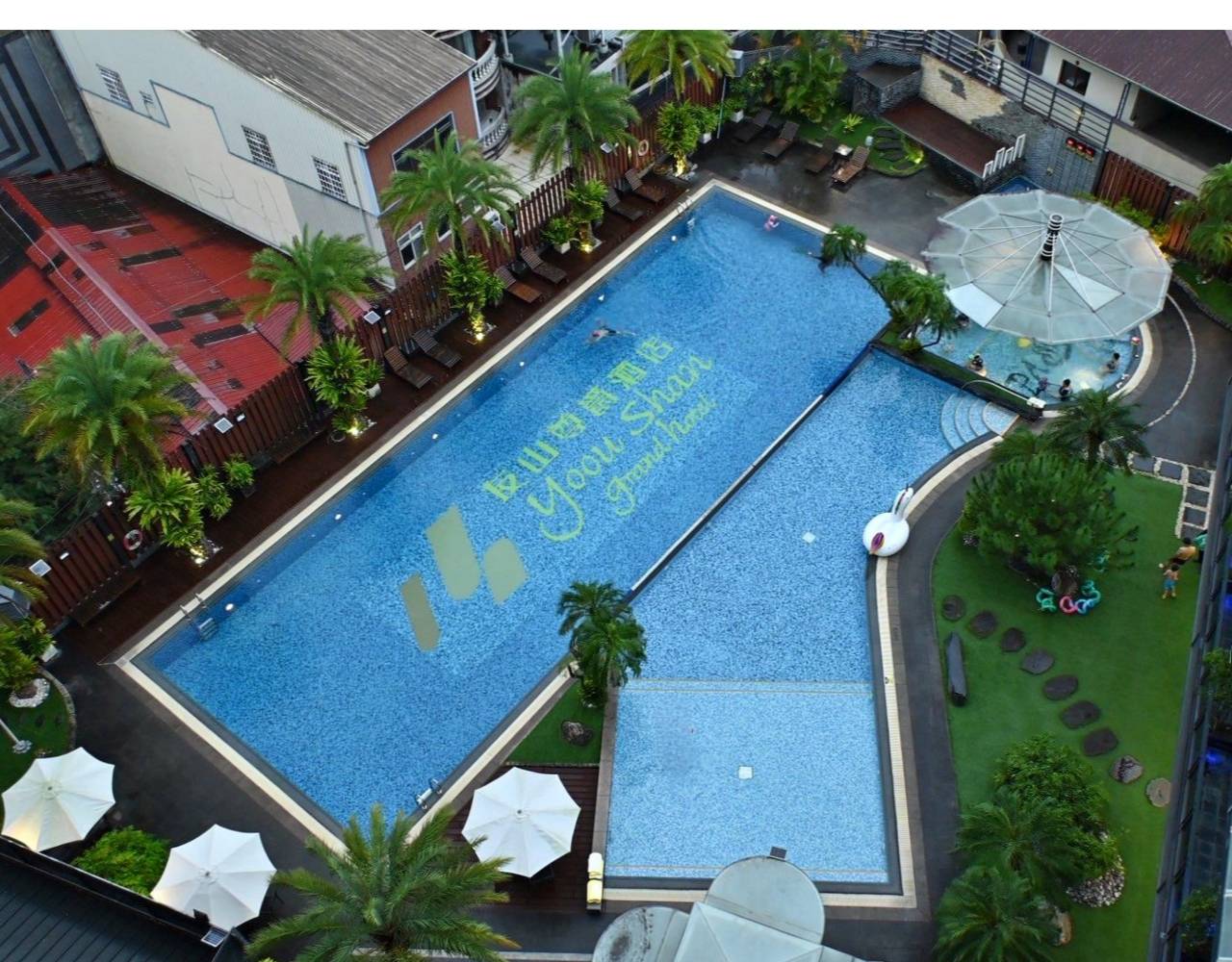 南投埔里住宿推薦｜承萬尊爵渡假酒店｜雲霧蒸騰山景環繞，豪華四人房一泊一食，埔里唯一星光池畔親子飯店入住心得！