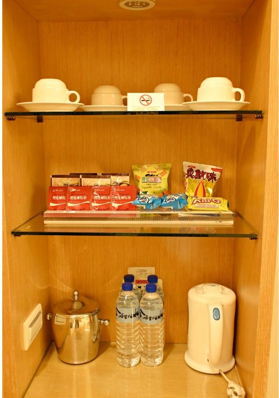 南投埔里住宿推薦｜承萬尊爵渡假酒店｜雲霧蒸騰山景環繞，豪華四人房一泊一食，埔里唯一星光池畔親子飯店入住心得！