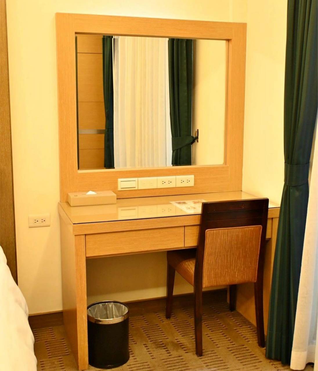 南投埔里住宿推薦｜承萬尊爵渡假酒店｜雲霧蒸騰山景環繞，豪華四人房一泊一食，埔里唯一星光池畔親子飯店入住心得！