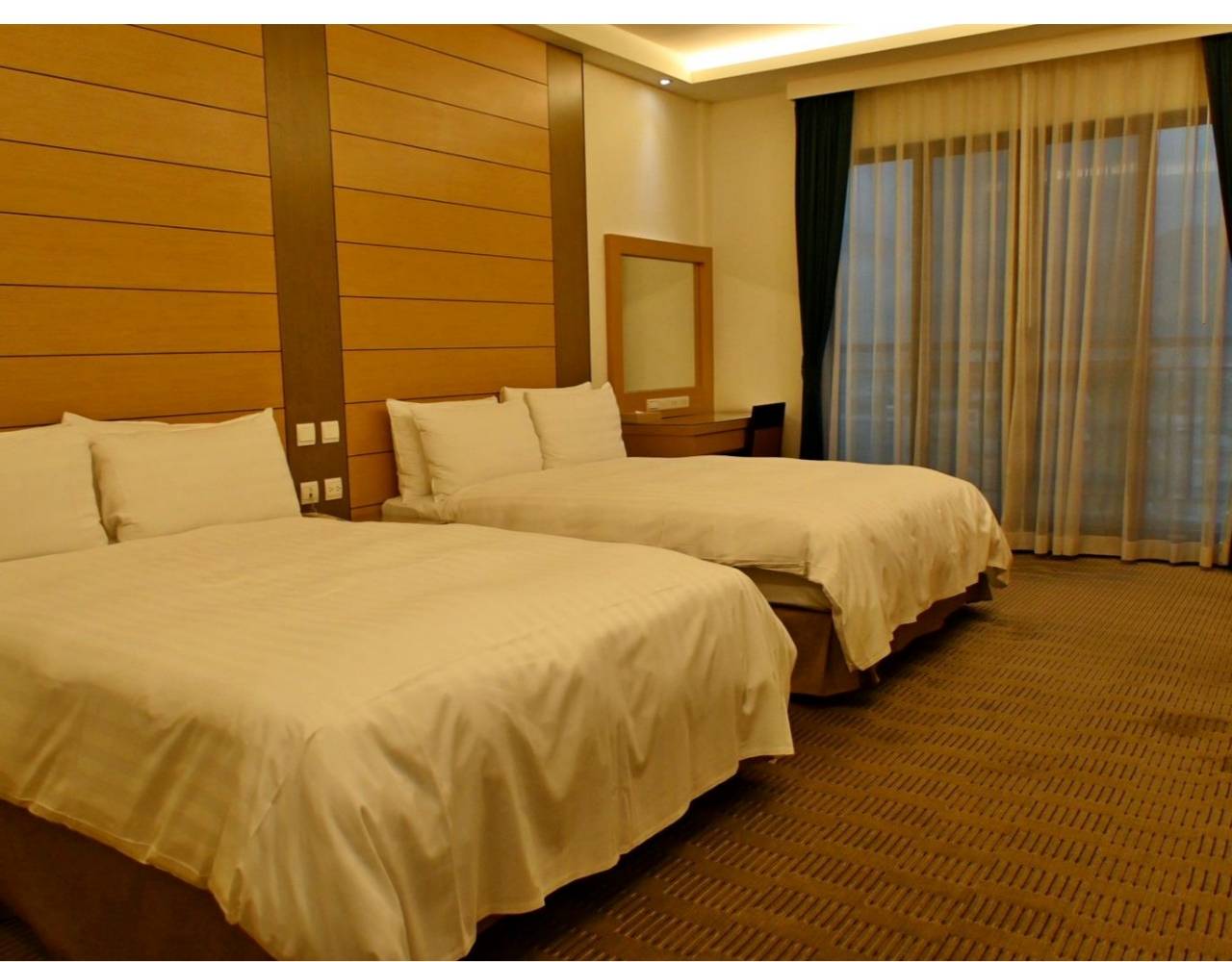 南投埔里住宿推薦｜承萬尊爵渡假酒店｜雲霧蒸騰山景環繞，豪華四人房一泊一食，埔里唯一星光池畔親子飯店入住心得！