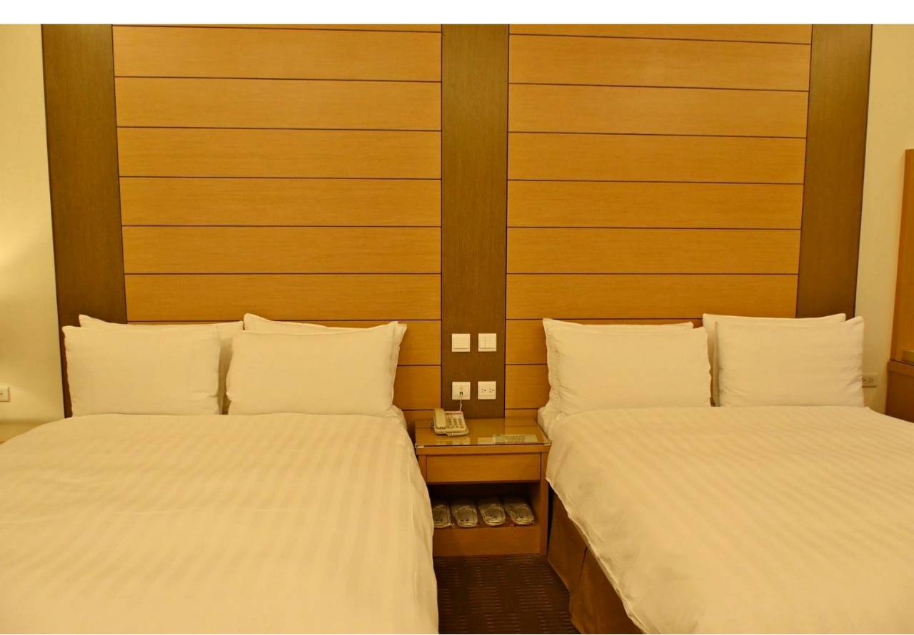 南投埔里住宿推薦｜承萬尊爵渡假酒店｜雲霧蒸騰山景環繞，豪華四人房一泊一食，埔里唯一星光池畔親子飯店入住心得！