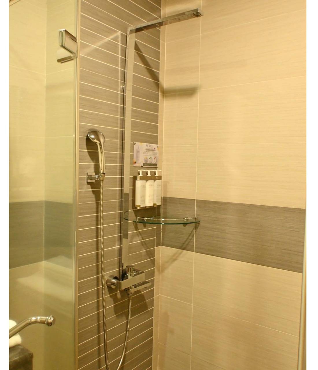 南投埔里住宿推薦｜承萬尊爵渡假酒店｜雲霧蒸騰山景環繞，豪華四人房一泊一食，埔里唯一星光池畔親子飯店入住心得！