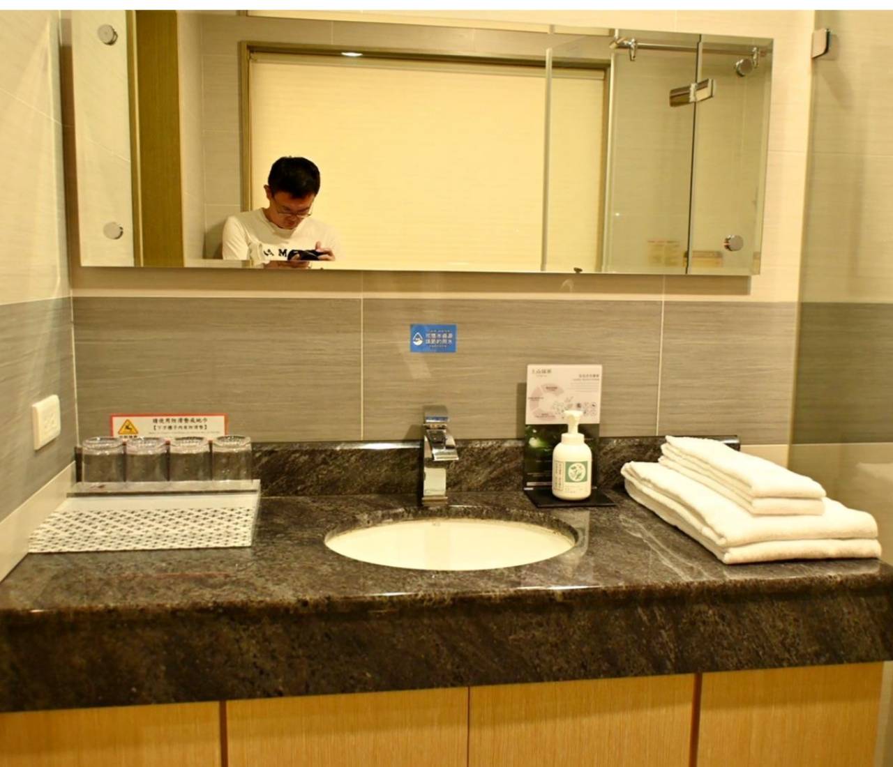 南投埔里住宿推薦｜承萬尊爵渡假酒店｜雲霧蒸騰山景環繞，豪華四人房一泊一食，埔里唯一星光池畔親子飯店入住心得！