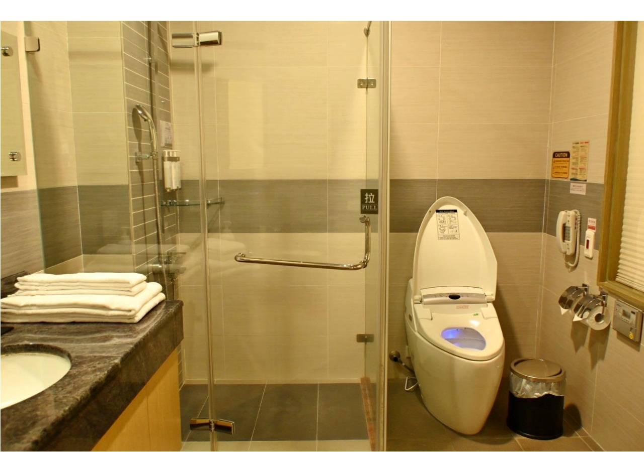 南投埔里住宿推薦｜承萬尊爵渡假酒店｜雲霧蒸騰山景環繞，豪華四人房一泊一食，埔里唯一星光池畔親子飯店入住心得！