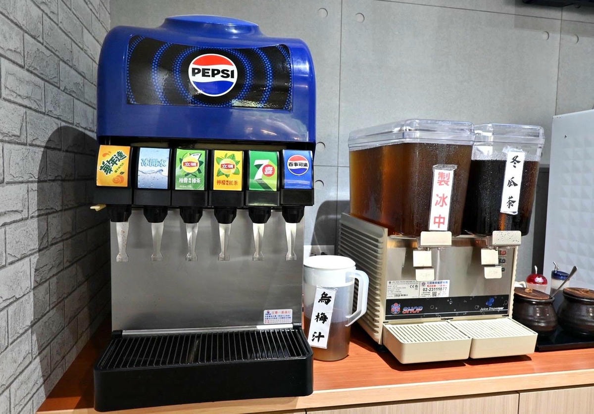 台中龍井區銅板美食推薦｜台北江麻辣臭豆腐專賣舖新光田中社店｜內用外帶皆可，自選湯底、豆腐鍋與經典火鍋料，暖心暖胃一試成主顧！