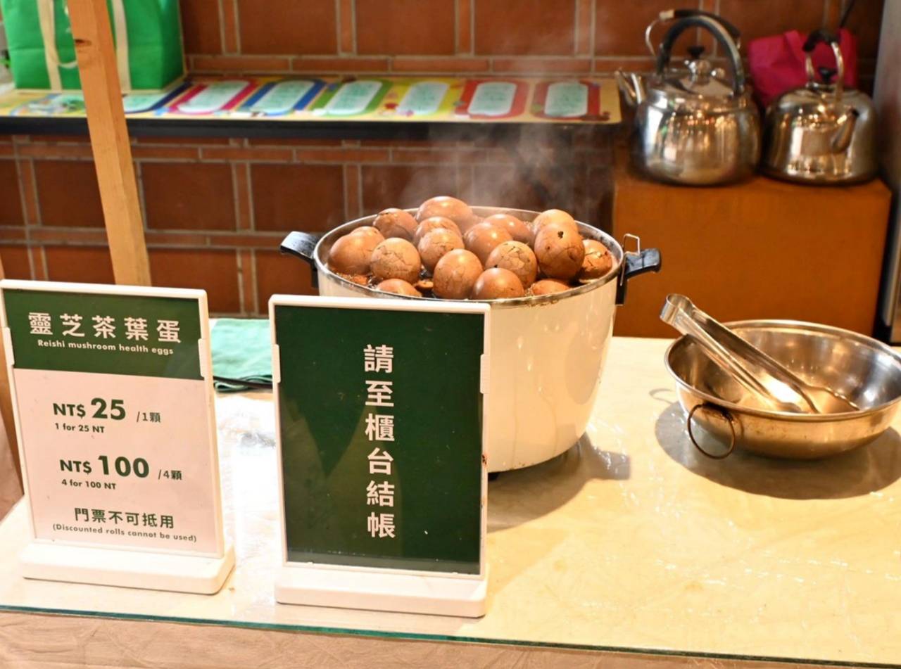 南投埔里親子旅遊｜豐年靈芝菇類生態農場｜免門票、趣味採菇樂、DIY生態瓶、鮮採菇火鍋｜交通、美食全攻略！