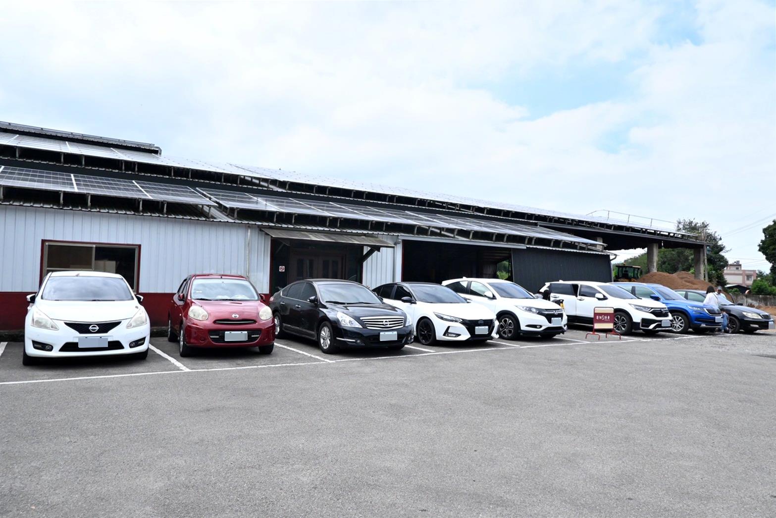 南投埔里親子旅遊｜豐年靈芝菇類生態農場｜免門票、趣味採菇樂、DIY生態瓶、鮮採菇火鍋｜交通、美食全攻略！