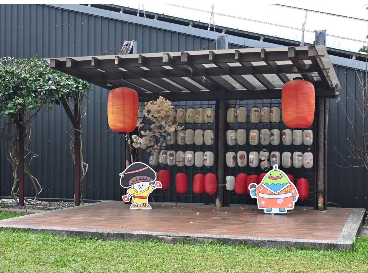 南投埔里親子旅遊｜豐年靈芝菇類生態農場｜免門票、趣味採菇樂、DIY生態瓶、鮮採菇火鍋｜交通、美食全攻略！