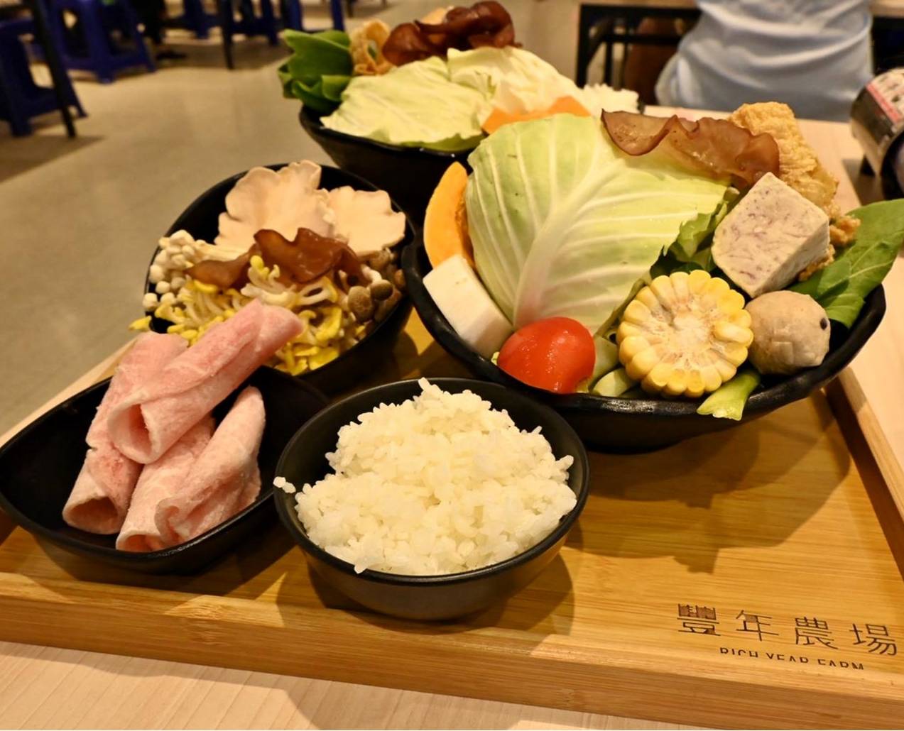 南投埔里親子旅遊|豐年靈芝菇類生態農場|免門票、趣味採菇樂、DIY生態瓶、鮮採菇火鍋|交通、美食全攻略! - 第23張圖