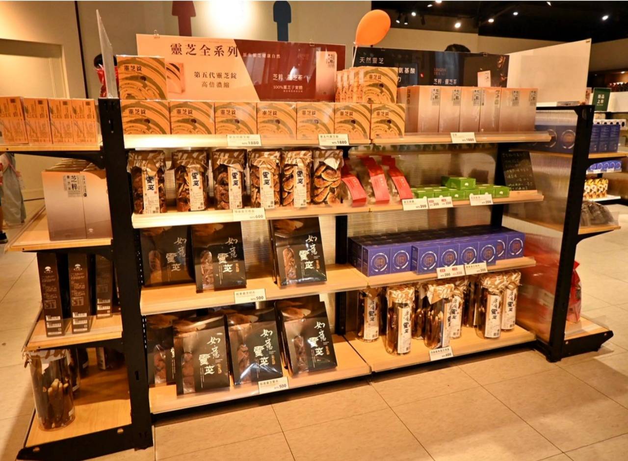 南投埔里親子旅遊|豐年靈芝菇類生態農場|免門票、趣味採菇樂、DIY生態瓶、鮮採菇火鍋|交通、美食全攻略! - 第87張圖