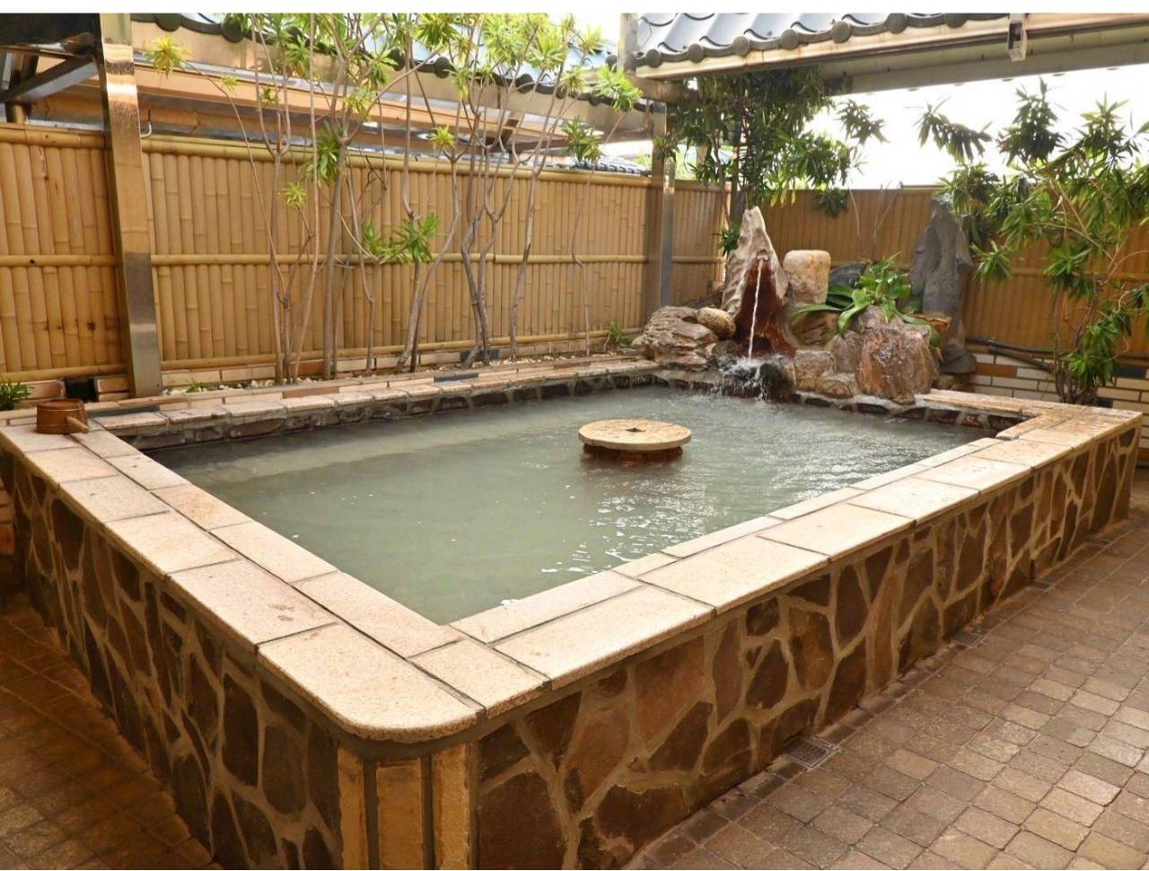 台北北投區溫泉會館推薦｜麗之湯溫泉會館｜白硫磺溫泉專屬浴池、獨立湯屋一泊一食，舒壓泡湯入住分享！