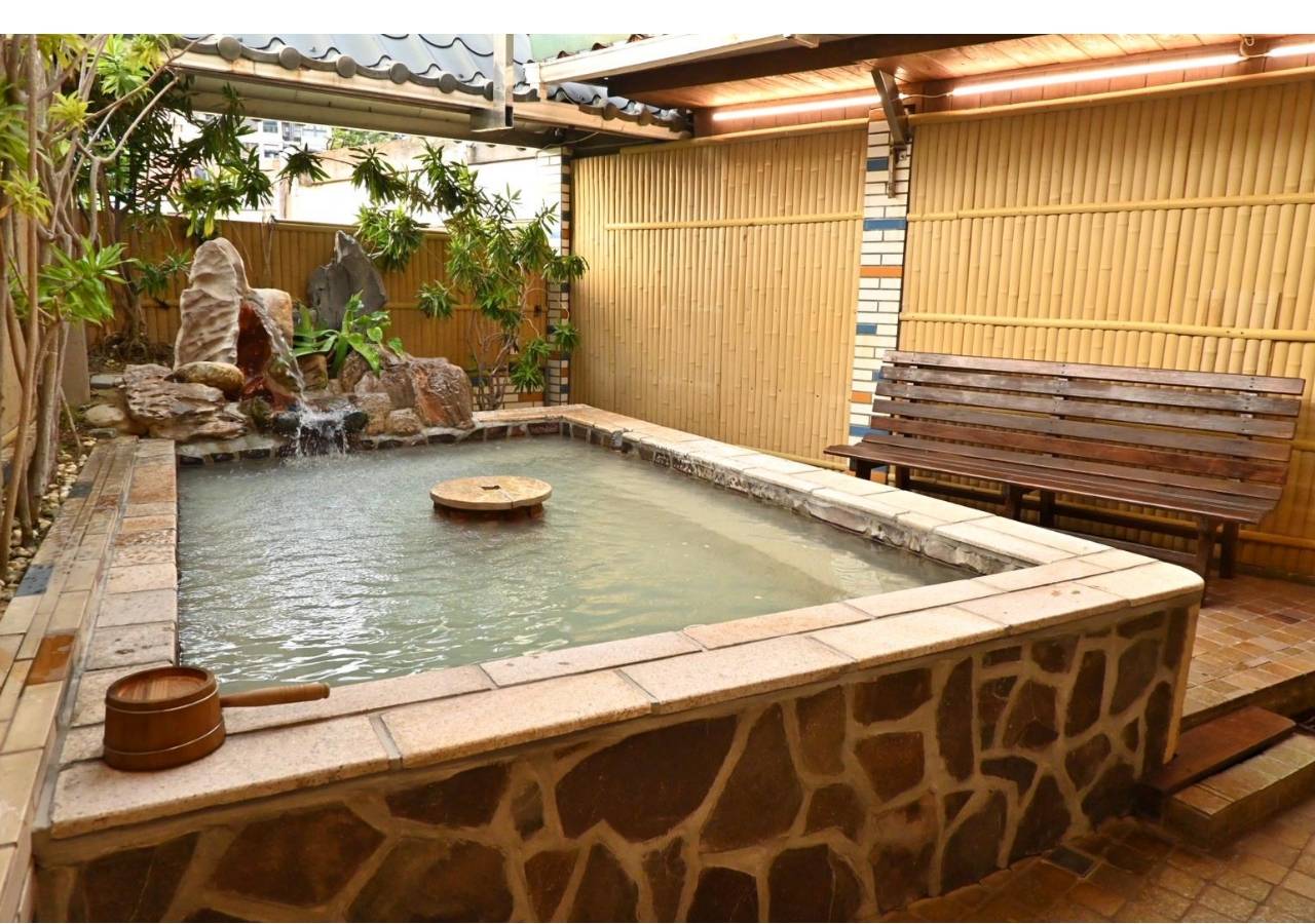 台北北投區溫泉會館推薦｜麗之湯溫泉會館｜白硫磺溫泉專屬浴池、獨立湯屋一泊一食，舒壓泡湯入住分享！