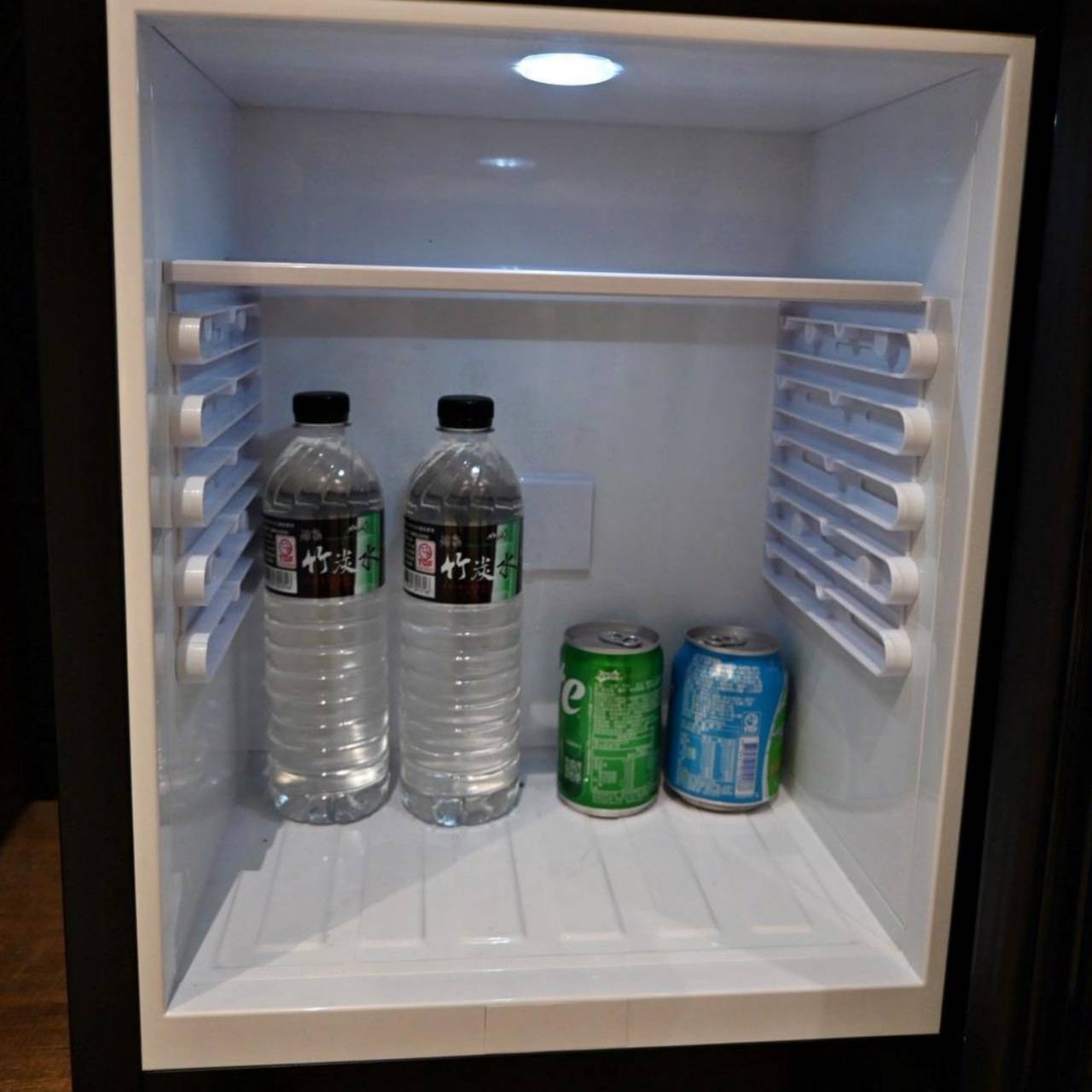 桃園住宿推薦｜IF商務汽旅(IF漫旅館)｜親子旅遊、情侶必住：開箱風格雙人車庫房型與豐盛自助早餐！