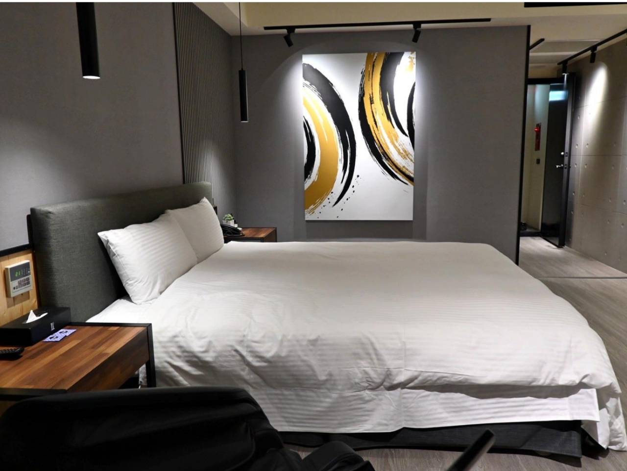 桃園住宿推薦｜IF商務汽旅(IF漫旅館)｜親子旅遊、情侶必住：開箱風格雙人車庫房型與豐盛自助早餐！