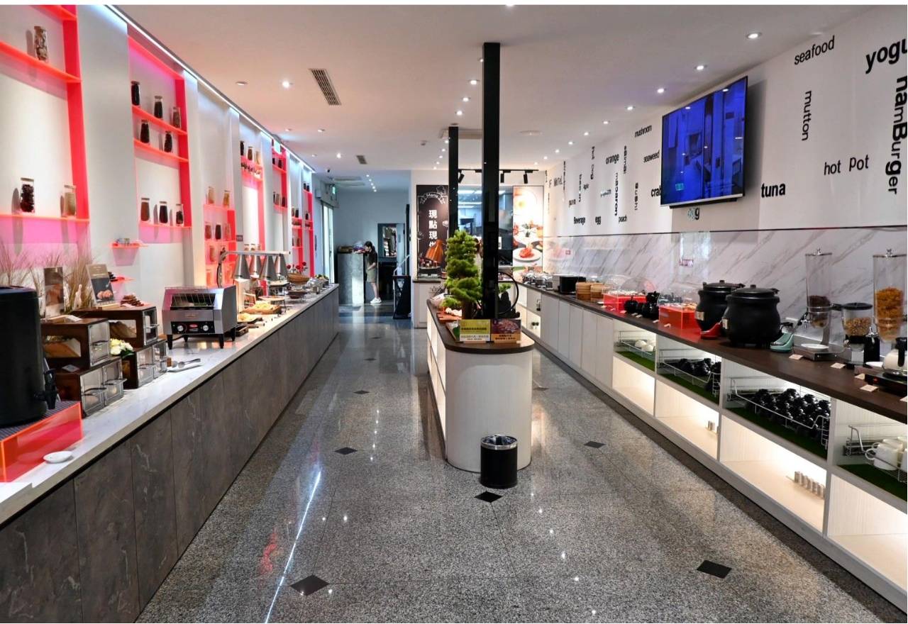 桃園住宿推薦｜IF商務汽旅(IF漫旅館)｜親子旅遊、情侶必住：開箱風格雙人車庫房型與豐盛自助早餐！