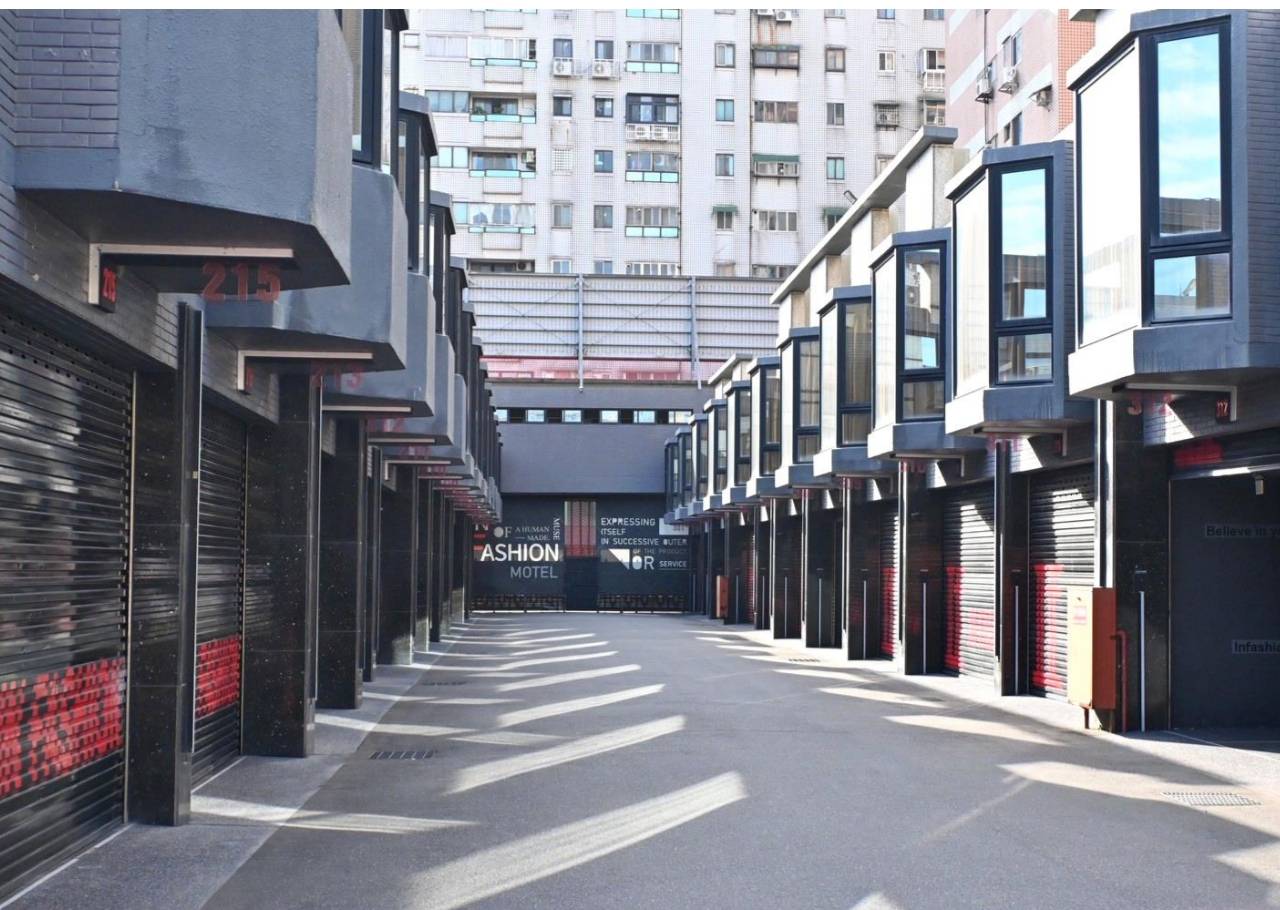 桃園住宿推薦｜IF商務汽旅(IF漫旅館)｜親子旅遊、情侶必住：開箱風格雙人車庫房型與豐盛自助早餐！