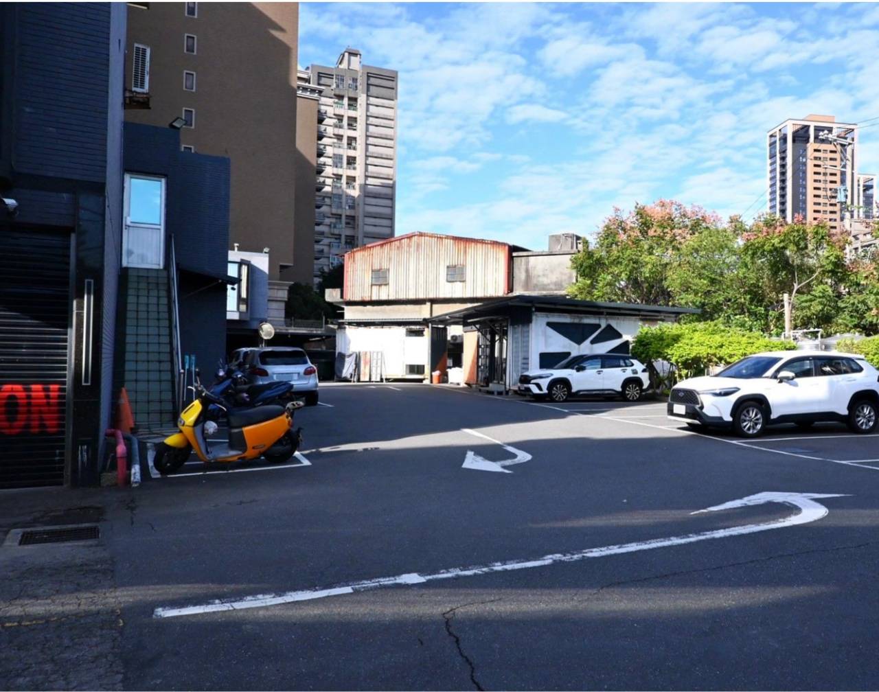 桃園住宿推薦｜IF商務汽旅(IF漫旅館)｜親子旅遊、情侶必住：開箱風格雙人車庫房型與豐盛自助早餐！