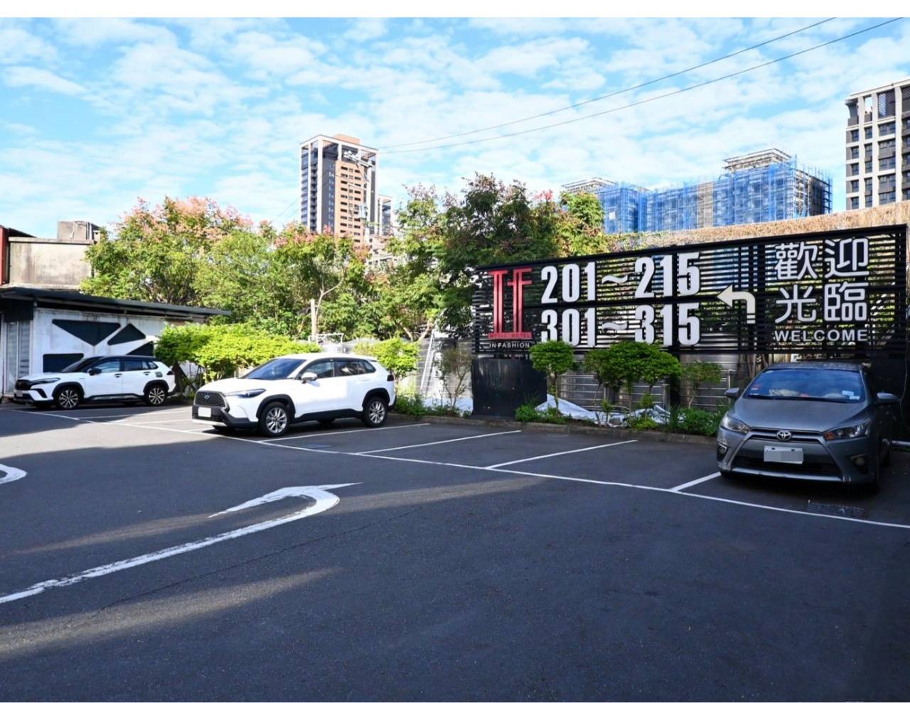 桃園住宿推薦｜IF商務汽旅(IF漫旅館)｜親子旅遊、情侶必住：開箱風格雙人車庫房型與豐盛自助早餐！