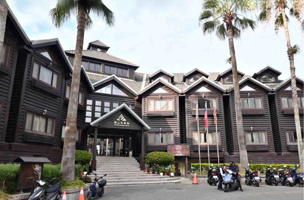 南投日月潭住宿｜力麗哲園飯店日潭館｜一覽湖景、品味星級料理與魚藻餐廳特色美食，開箱分享！