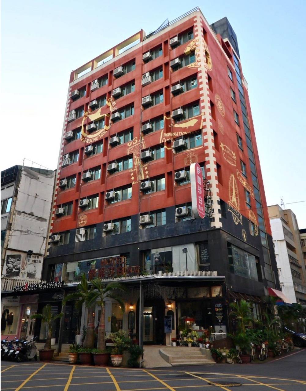 台中市西區住宿推薦|伊麗莎白酒店|比鄰廣三SOGO百貨,悠閒一隅免費咖啡飲品隨手暢飲,住宿開箱分享! - 第6張圖 台中市西區住宿推薦|伊麗莎白酒店|比鄰廣三SOGO百貨,悠閒一隅免費咖啡飲品隨手暢飲,住宿開箱分享!