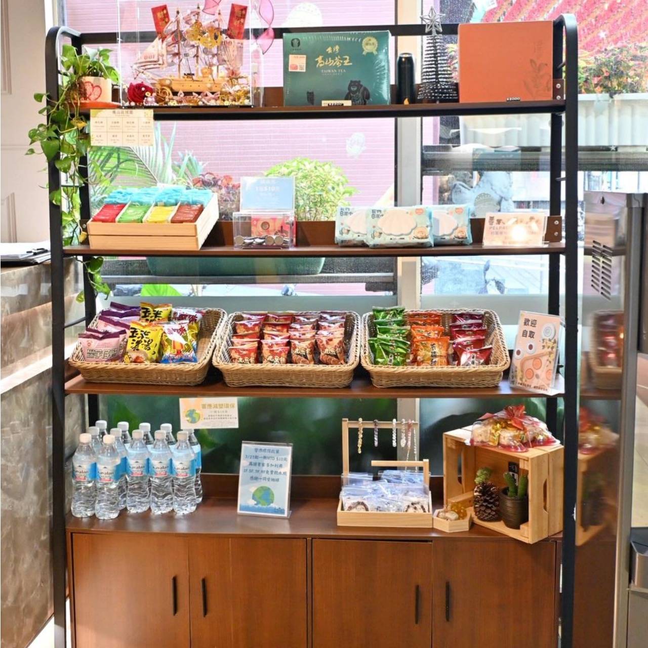 台中市西區住宿推薦|伊麗莎白酒店|比鄰廣三SOGO百貨,悠閒一隅免費咖啡飲品隨手暢飲,住宿開箱分享! - 第51張圖 台中市西區住宿推薦|伊麗莎白酒店|比鄰廣三SOGO百貨,悠閒一隅免費咖啡飲品隨手暢飲,住宿開箱分享!