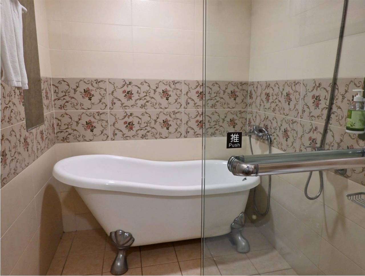 台中市西區住宿推薦|伊麗莎白酒店|比鄰廣三SOGO百貨,悠閒一隅免費咖啡飲品隨手暢飲,住宿開箱分享! - 第38張圖 台中市西區住宿推薦|伊麗莎白酒店|比鄰廣三SOGO百貨,悠閒一隅免費咖啡飲品隨手暢飲,住宿開箱分享!