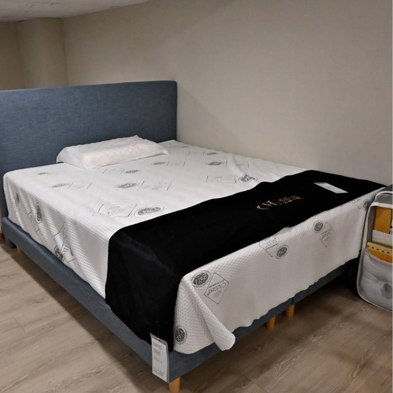 桃園沙發推薦：IJA愛加沙發桃園店，30年工匠打造台灣製造手工沙發，L型、一字型、貓抓布客製化沙發 10 年保固全解析