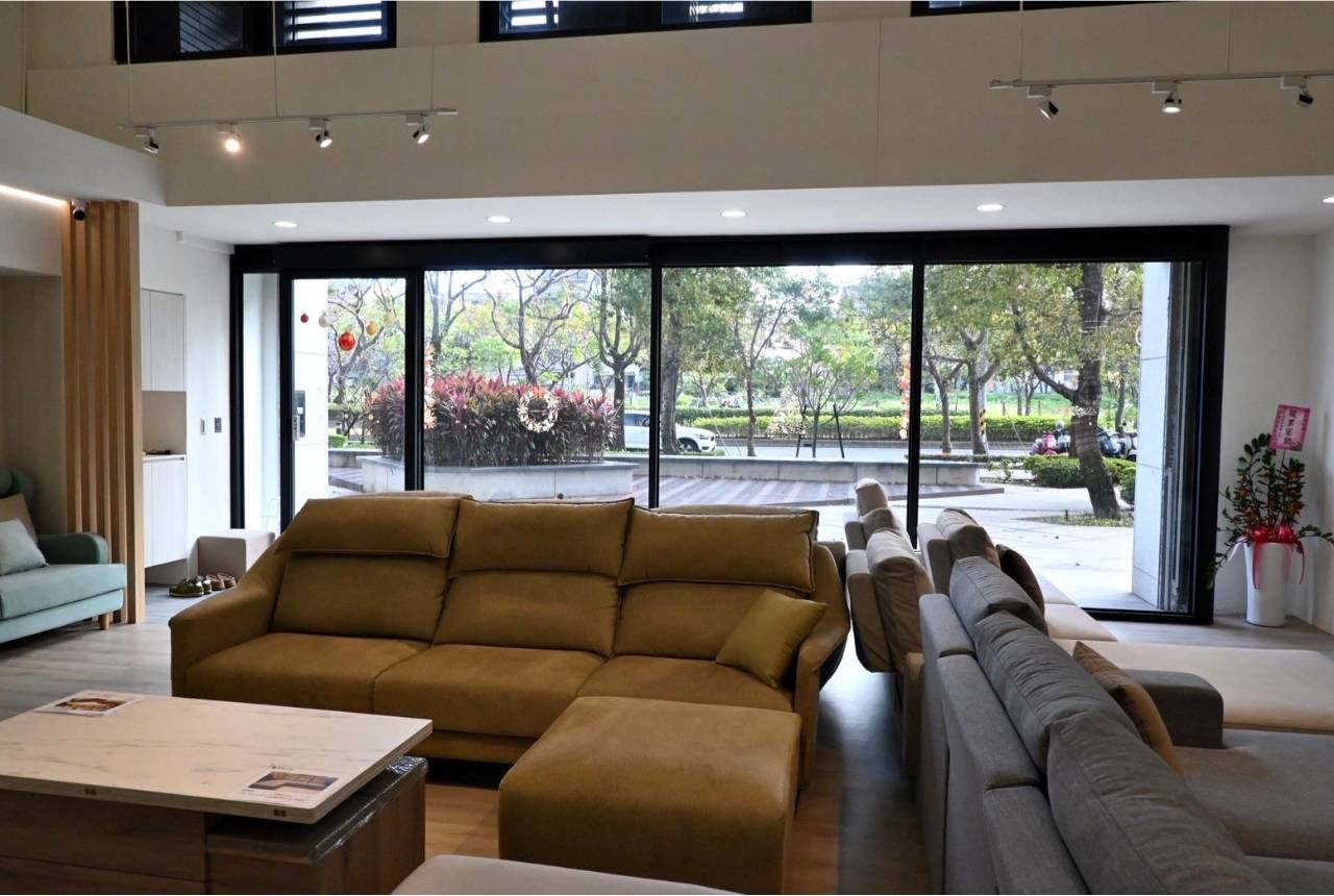 桃園沙發推薦：IJA愛加沙發桃園店，30年工匠打造台灣製造手工沙發，L型、一字型、貓抓布客製化沙發 10 年保固全解析