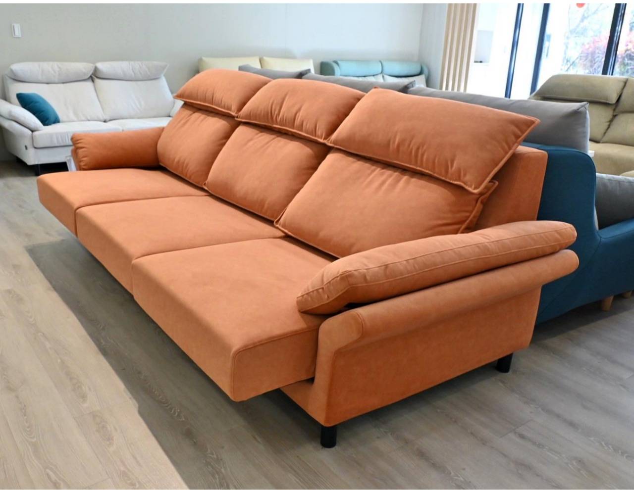 桃園沙發推薦：IJA愛加沙發桃園店，30年工匠打造台灣製造手工沙發，L型、一字型、貓抓布客製化沙發 10 年保固全解析