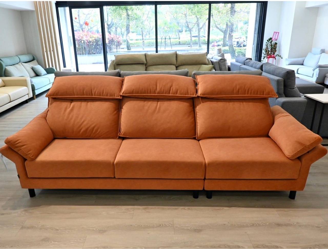 桃園沙發推薦：IJA愛加沙發桃園店，30年工匠打造台灣製造手工沙發，L型、一字型、貓抓布客製化沙發 10 年保固全解析