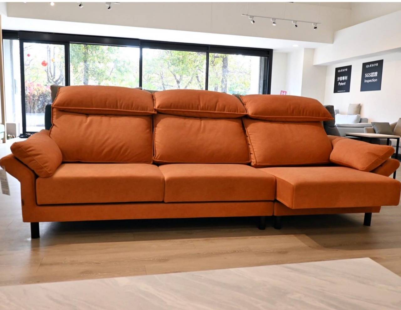 桃園沙發推薦：IJA愛加沙發桃園店，30年工匠打造台灣製造手工沙發，L型、一字型、貓抓布客製化沙發 10 年保固全解析