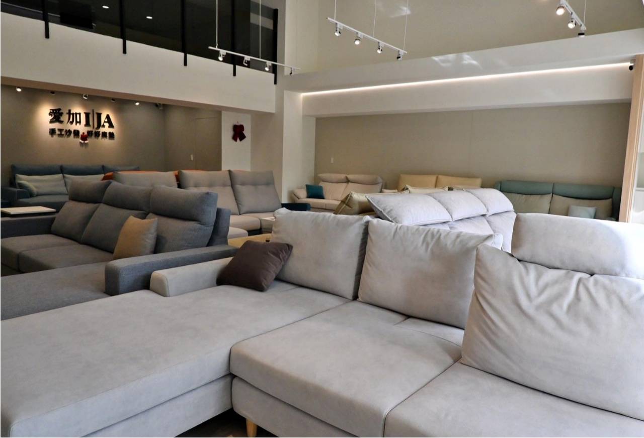 桃園沙發推薦：IJA愛加沙發桃園店，30年工匠打造台灣製造手工沙發，L型、一字型、貓抓布客製化沙發 10 年保固全解析