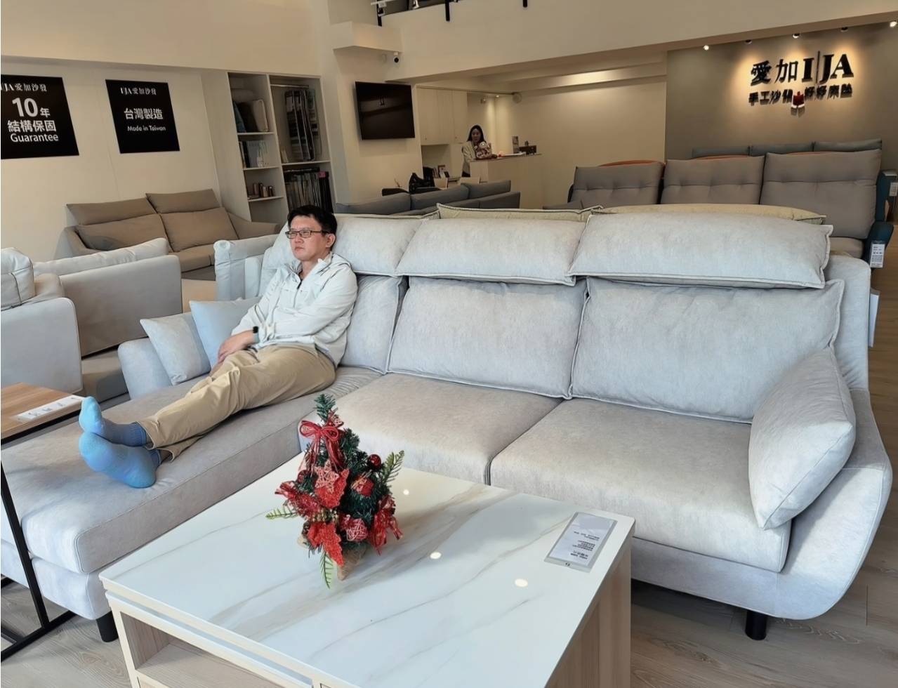 桃園沙發推薦：IJA愛加沙發桃園店，30年工匠打造台灣製造手工沙發，L型、一字型、貓抓布客製化沙發 10 年保固全解析