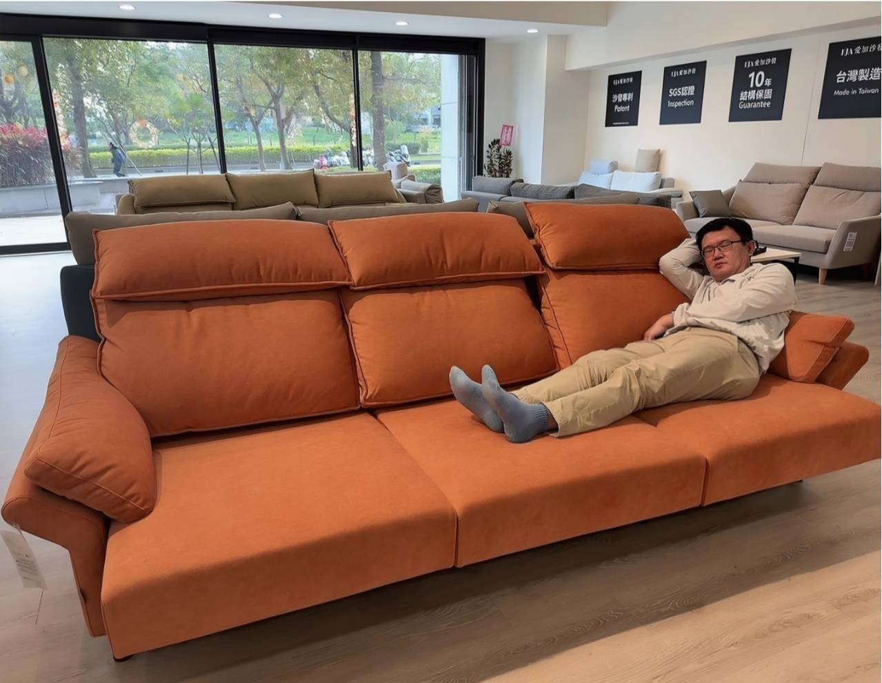 桃園沙發推薦：IJA愛加沙發桃園店，30年工匠打造台灣製造手工沙發，L型、一字型、貓抓布客製化沙發 10 年保固全解析