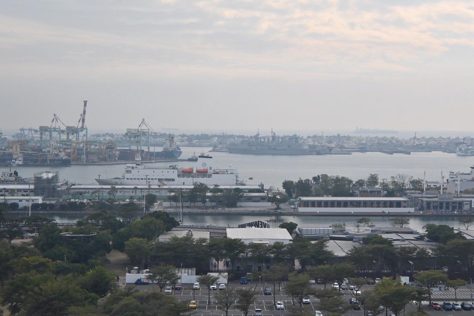 高雄鹽埕區住宿推薦|福容大飯店高雄開箱|一泊二食自助早餐與十三味羊肉爐,俯瞰高雄港灣美景! - 第102張圖 高雄鹽埕區住宿推薦|福容大飯店高雄開箱|一泊二食自助早餐與十三味羊肉爐,俯瞰高雄港灣美景!
