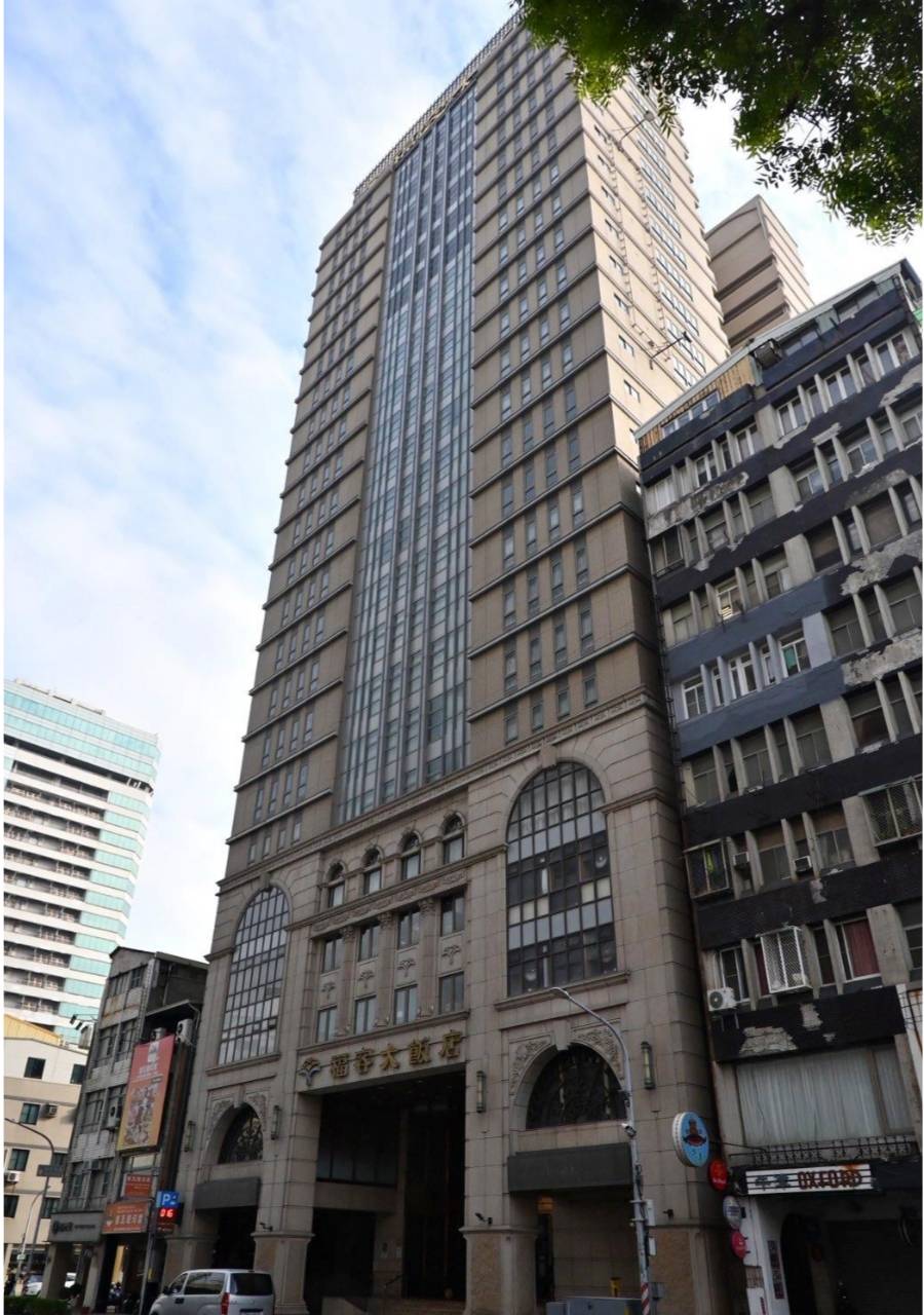 高雄鹽埕區住宿推薦|福容大飯店高雄開箱|一泊二食自助早餐與十三味羊肉爐,俯瞰高雄港灣美景! - 第3張圖 高雄鹽埕區住宿推薦|福容大飯店高雄開箱|一泊二食自助早餐與十三味羊肉爐,俯瞰高雄港灣美景!