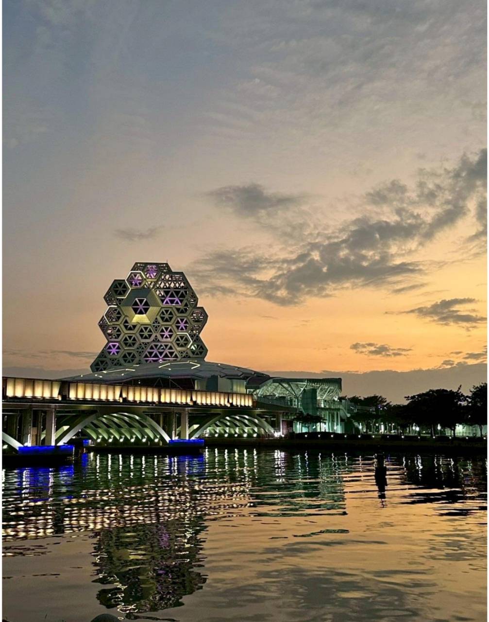 高雄鹽埕區住宿推薦|福容大飯店高雄開箱|一泊二食自助早餐與十三味羊肉爐,俯瞰高雄港灣美景! - 第100張圖 高雄鹽埕區住宿推薦|福容大飯店高雄開箱|一泊二食自助早餐與十三味羊肉爐,俯瞰高雄港灣美景!