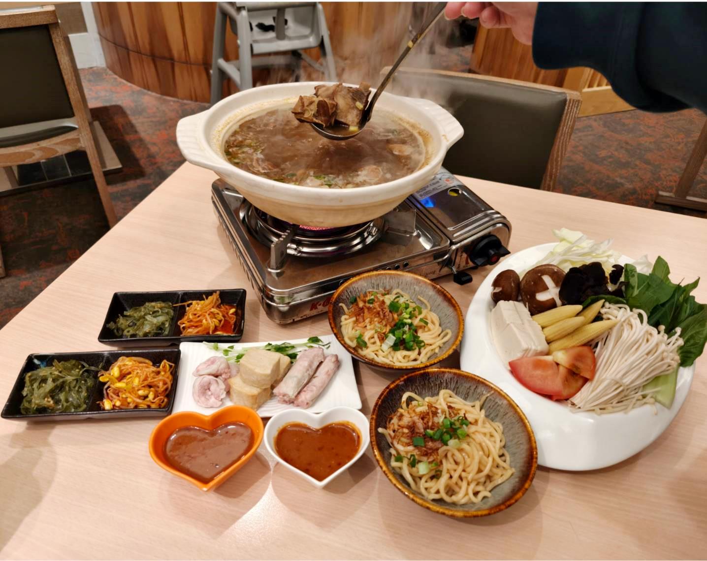 高雄鹽埕區住宿推薦|福容大飯店高雄開箱|一泊二食自助早餐與十三味羊肉爐,俯瞰高雄港灣美景! - 第107張圖 高雄鹽埕區住宿推薦|福容大飯店高雄開箱|一泊二食自助早餐與十三味羊肉爐,俯瞰高雄港灣美景!